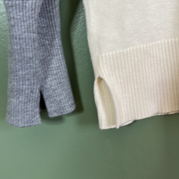 DKNY women’s pullover, tricolor sweater size small. - Picture 4 of 6